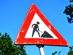 Organizacja ruchu podczas robót drogowych – przepisy. Jak powinny być oznakowane roboty drogowe? Prace drogowe