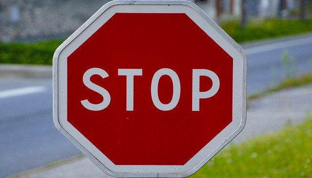 znak-stop Znak czerwony STOP